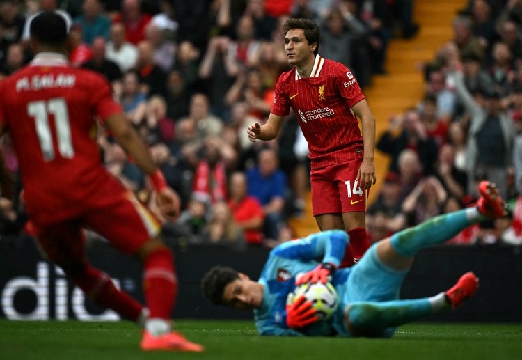 လစ်ဗာပူးလ် တောင်ပံ ကစားသမား ဖက်ဒရစ်ကို ခီယေဇာ ကိုတော့ စီးရီးအေ ကလပ်တွေ ဖြစ်တဲ့ အေစီမီလန်၊ အတ္တလန္တာ၊ အင်တာမီလန်၊ နာပိုလီ၊ ရိုးမား တို့က စိတ်ဝင်စားနေပါတယ်။