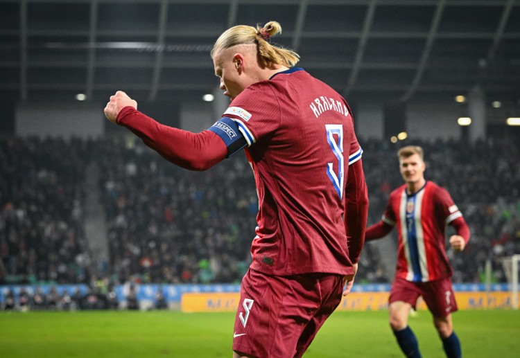 သူ့ရဲ့ အသင်း ဖြစ်တဲ့ နော်ဝေ ကတော့ ကမ္ဘာ့ဖလား ခြေစစ်ပွဲ အုပ်စု I မှာ အီတလီကို ၆ မှတ် ဖြတ်ကာ ဇယားထိပ် ကနေ ဦးဆောင်နေပါတယ်။