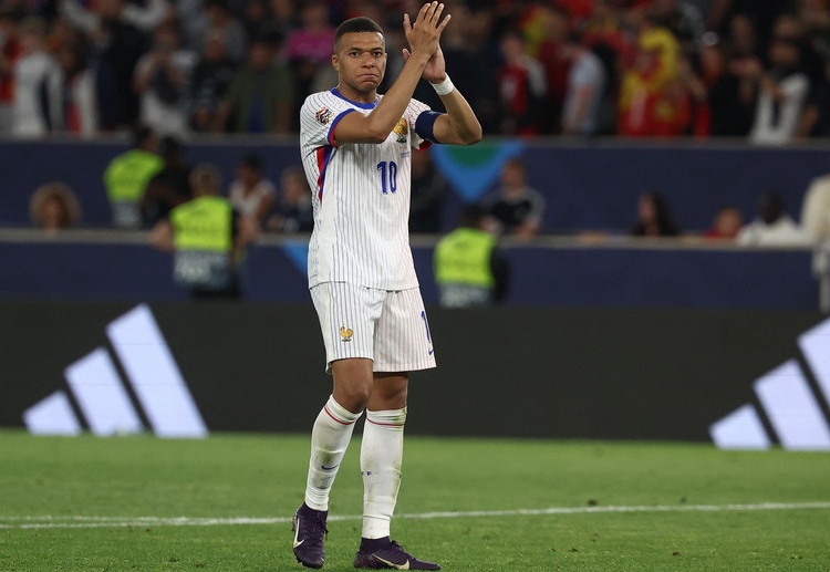 ဒါကြောင့် ပြင်သစ်ရဲ့ လက်ရှိ အုပ်စု အနေအထားအရ ဆိုရင်တော့ အမ်ဘာပေး အနေနဲ့ ကမ္ဘာ့ဖလား ခြေစစ်ပွဲ အဆင့်မှာပဲ စီနီယာကြီးတွေရဲ့ စံချိန်ကို ကျော်ဖြတ်နိုင်ချေ များနေပြီလည်း ဖြစ်ပါတယ်။