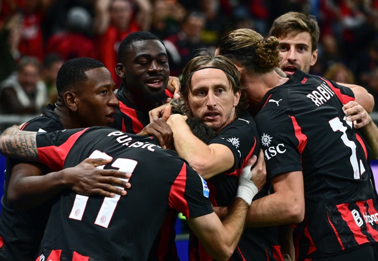 AC Milan face off against woeful Fiorentina on Sunday night in Serie A