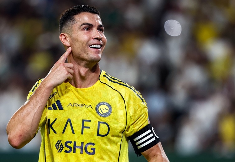 ဆော်ဒီပရိုလိဂ် ကလပ် အဲလ်နာဆာ အတွက်တော့ ၁၁၉ ပွဲ ကစားကာ ၁၀၆ ဂိုး သွင်းယူထားပြီး ပေါ်တူဂီ လက်ရွေးစင် အသင်း အတွက် ၁၄၃ ဂိုး သွင်းယူထားပါတယ်။