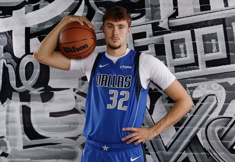 NBA: Flagg tỏ ra khá toàn diện