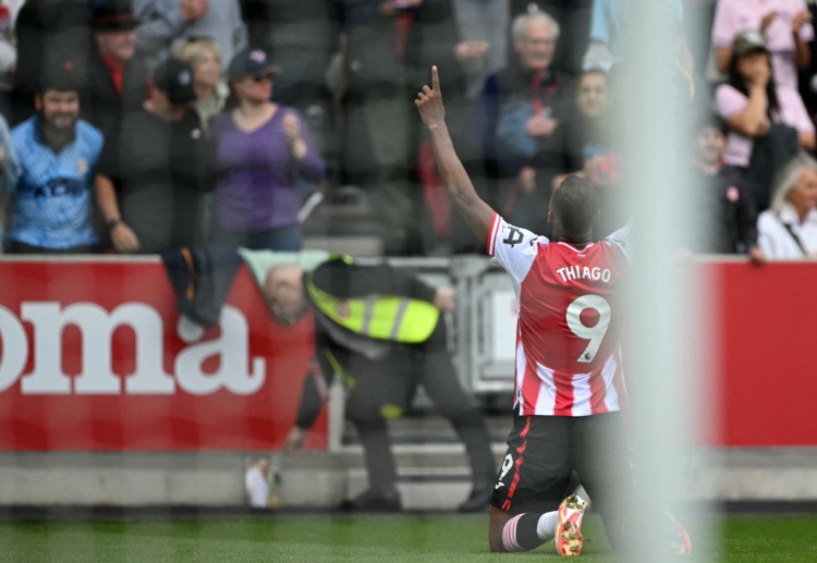 英超联赛 伊戈尔·蒂亚戈在上轮比赛中梅开二度,帮助布伦特福德3比1力克曼联。