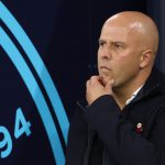 리버풀의 아르네 슬롯 감독은 프리미어리그 타이틀 방어에 다시 뛰어들 수 있다고 낙관적으로 바라보고 있다.