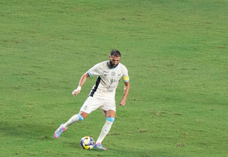 ကာရင်မ် ဘန်ဇီမာရဲ့ အေးဂျင့် ဖြစ်သူဟာ အသင်းဟောင်း ဖြစ်တဲ့ ရီးရဲလ်မက်ဒရစ်ဆီ ပြန်လည် ပြောင်းရွှေ့နိုင်ဖို့ အတွက် လာလီဂါ ကလပ်ရဲ့ တာဝန်ရှိသူတွေနဲ့ စတင် ဆွေးနွေးနေပြီလို့ သိရပါတယ်။