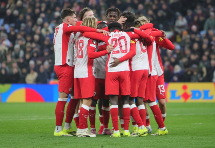 နည်းပြ အူနိုင်း အမ်မရီ ကတော့ ယူရိုပါလိဂ်ဖလားကို ၄ ကြိမ် အထိ ဆွတ်ခူးထားပြီး တခြားသေည နည်းပြတွေထက် ပိုမို အောင်မြင်ထားသူ ဖြစ်ပါတယ်။