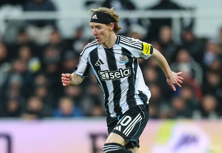 လစ်ဗာပူးလ်ဟာ မိုဟာမက် ဆာလာရဲ့ နေရာမှာ အစားထိုးဖို့ ပရီးမီးယားလိဂ် ပြိုင်ဘက် နယူးကာဆယ် တိုက်စစ်မှူး အန်သိုနီ ဂေါ်ဒွန် ကို ပစ်မှတ်ထားနေပါတယ်။