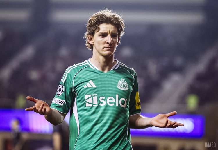 အန်သိုနီ ဂေါ်ဒွန် ကတော့ ချန်ပီယံလိဂ် သမိုင်းမှာ ပထမပိုင်း အတွင်း ၄ ဂိုး သွင်းနိုင်တဲ့ ဒုတိယမြောက် ကစားသမား ဖြစ်လာခဲ့ပါတယ်။