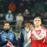 트로사르는 그라운드에 쓰러져 고통을 호소하다 결국 교체됐다.