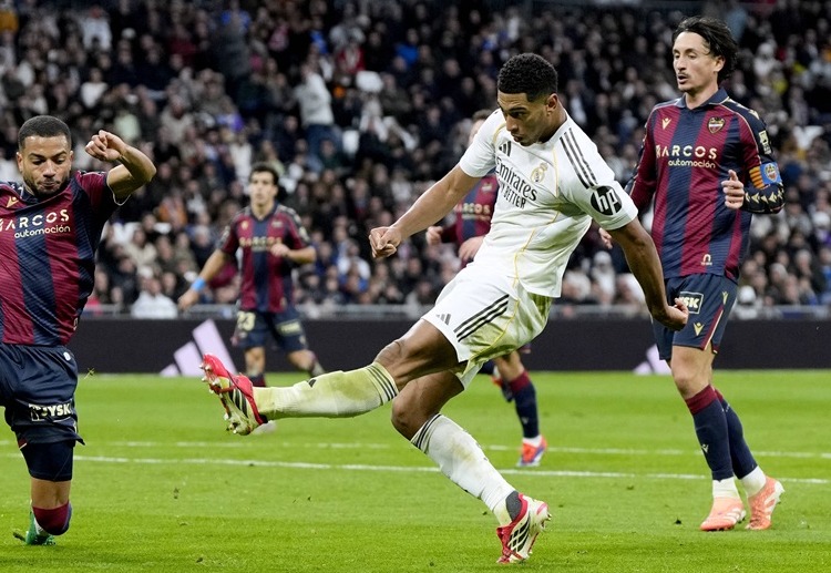 ဘယ်လင်ဟမ်ဟာ မော်ဒန် ဘောလုံး ကမ္ဘာရဲ့ လက်ရှိ ကမ္ဘာ့အကောင်းဆုံး ကွင်းလယ် တိုက်စစ် ကစားသမား ဖြစ်ပါတယ်။