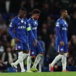 欧冠联赛 切尔西在主场未能扭转局势，以0比3输给卫冕冠军巴黎圣日尔曼，赛后球员情绪低落。