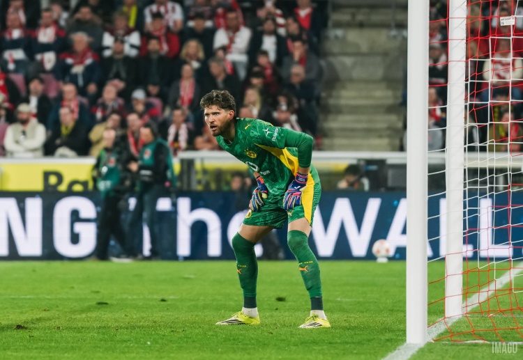 ဒေါ့မန် ဂိုးသမား ကိုဘယ် ဟာလည်း ပရီးမီးယားလိဂ် ကလပ်တွေနဲ့ သတင်းထွက်လေ့ရှိသူပါ။