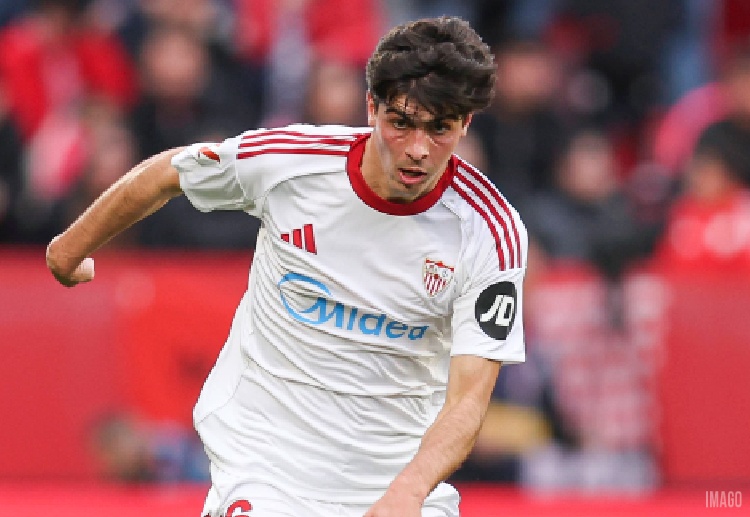 西甲联赛 胡安卢·桑切斯回归首发右后卫，稳固塞维利亚防守阵线。