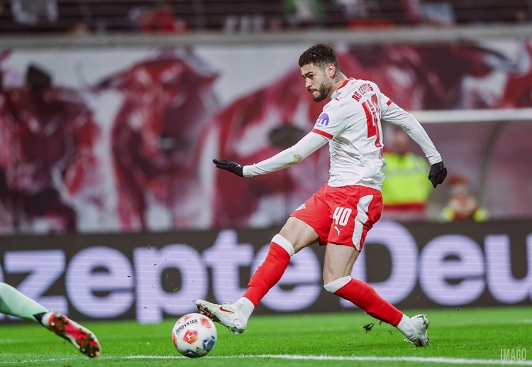 လိုက်ပ်ဇစ် တိုက်စစ်မှူး ရိုမူလို ကာဒိုဆိုကို ခေါ်ယူဖို့ ပရီးမီးယားလိဂ် ကလပ်တွေ ဖြစ်တဲ့ အက်စတွန်ဗီလာနဲ့ ဖူလ်ဟမ်တို့ အပြိုင်အဆိုင် ဖြစ်နေပါတယ်။