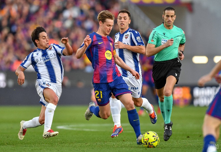 ပီအက်စ်ဂျီဟာ လာလီဂါ ကလပ် ဘာစီလိုနာ ကွင်းလယ်လူ ဖရန်ကီ ဒီယောင်ကို ယူရို ၅၅ သန်း နဲ့ အရစ်ကျ ပေးချေမယ့် စနစ်နဲ့ ကမ်းလှမ်းခဲ့ပါတယ်။