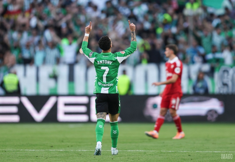 西甲联赛 皇家贝蒂斯的安东尼本赛季已打入12球,他将继续首发担任右路攻击手。