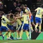 英足总杯 查尔斯替补登场，冷静推射远角，南安普顿2比1领先并锁定胜利。